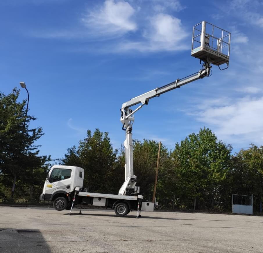 Pracovná montážna plošina na vozidle Nissan Cabstar